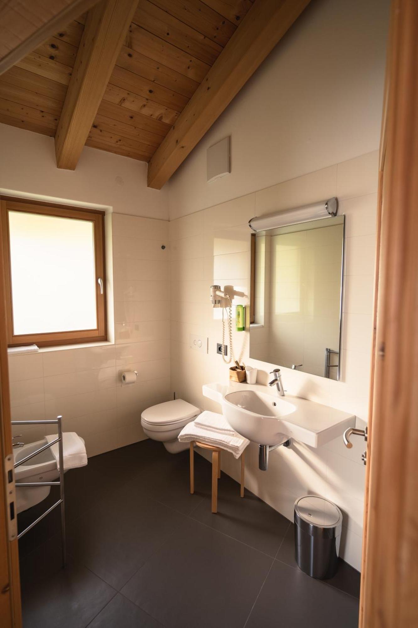 Hotel Garnì Tuttotondo Levico Terme Camera foto